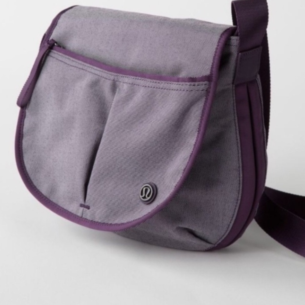 Lululemon The Essentials Crossbody Bag Gray Purple Denim EUC - Picture 8 of 9